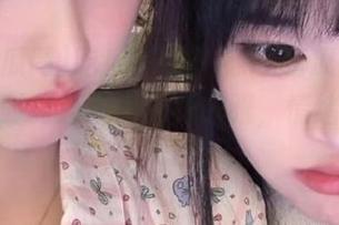 吃瓜的我在“17吃瓜网”网页上，时而感动时而翻白眼，情绪起伏如过山车。
