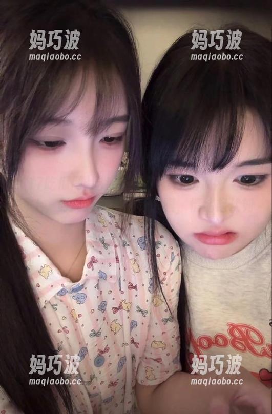 吃瓜的我在“17吃瓜网”网页上，时而感动时而翻白眼，情绪起伏如过山车。