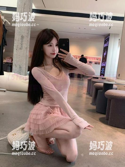51com 在51com观看瓜,真的比看到现实中的瑕疵还让人心动。