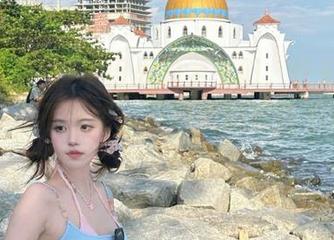 瓜田里的学生们，快来51吃瓜网，永不迷路，校园大瓜简直不要太好吃！