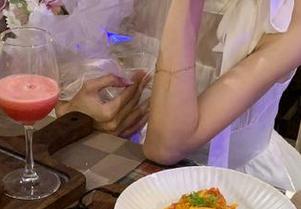 在吃瓜天堂,分享八卦就像跟朋友聊天,随时可能聊到个嗨!