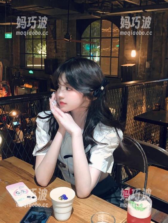 吃瓜网 在吃瓜网52的网址遨游,黑料如影随形,连我都不敢相信。