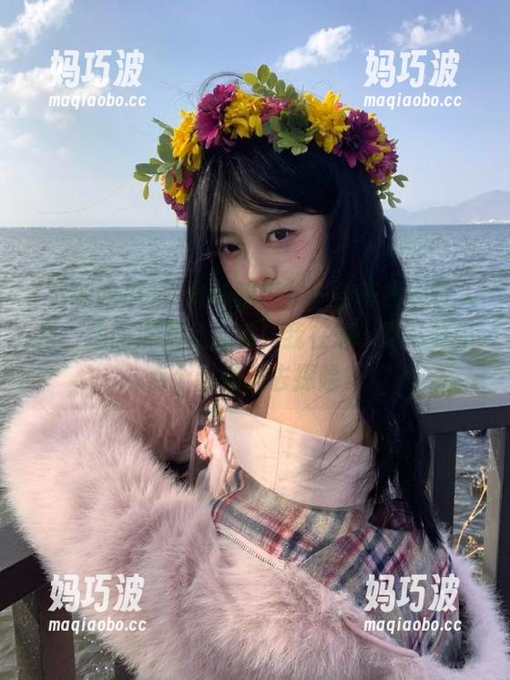 最新吃瓜 “最新吃瓜”一条干线通往入口,里面满是八卦哦!我在想...要不要先点个甜品再去探险?