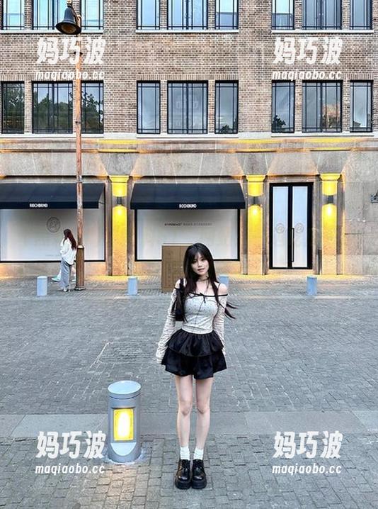 “黑料51”网站：一边吃瓜一边翻白眼的日常喔