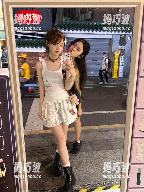 黑料不打烊的首页，微博妹子小鹿发了个桃，大家一边吃瓜一边氪金！