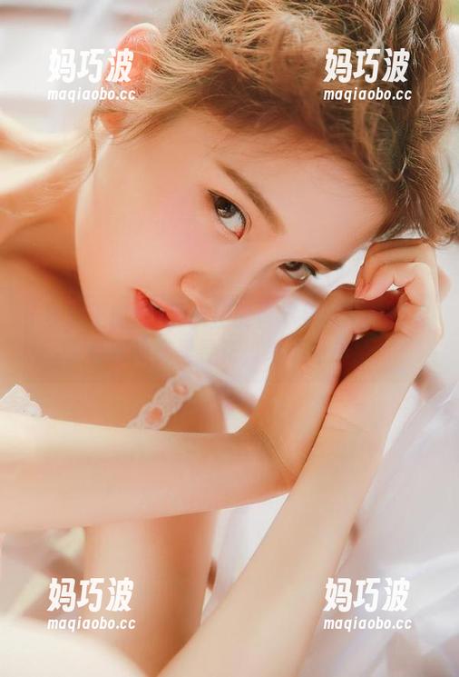 黑料正能量苹果版：花店老板娘的花里寻花，绝不简单！