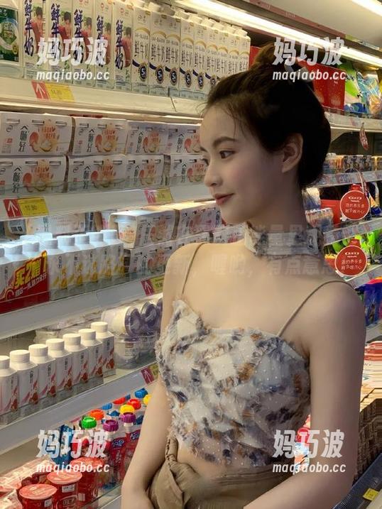居然在黑料正能量里观看到“永不迷路”的更新，喔哟，有点意思！