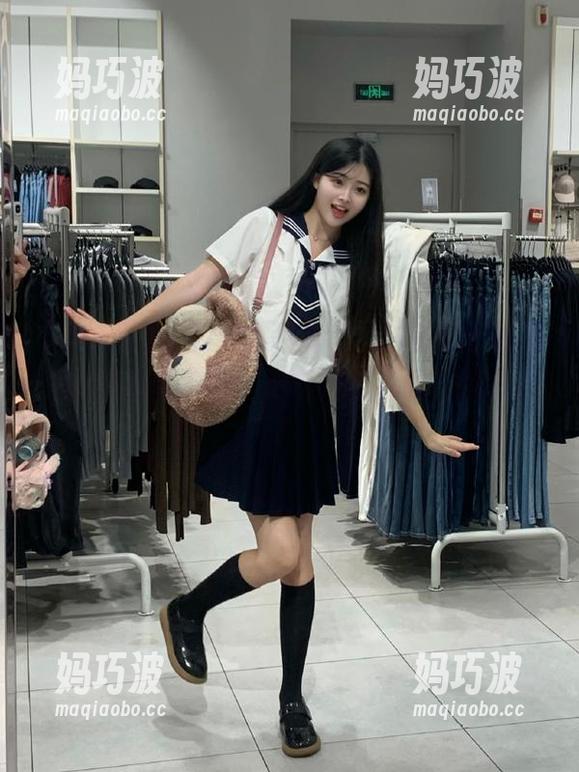 坐在角落的我，ios黑料社的推送突然提醒了我：你已经不再是吃瓜群众！