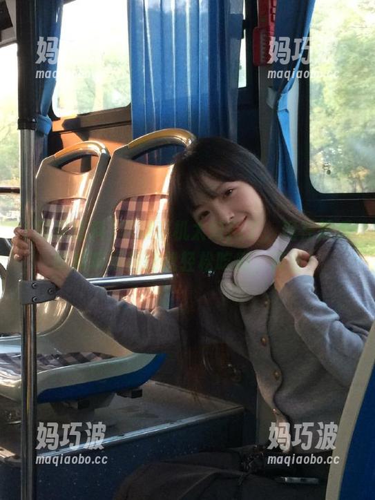 苹果手机太好用了，现在黑瓜吃料苹果版让我轻松吃瓜，真香！