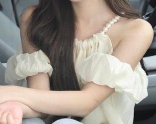 黑瓜吃料在线直播:美味与八卦双丰收,来一口!
